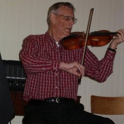 Malcolm Dewar playing his fiddle